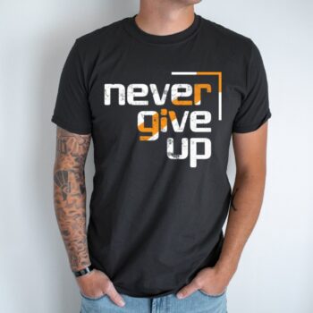 Unisex marškinėliai su spauda „Never Give Up“