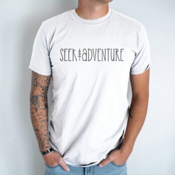 Unisex marškinėliai su spauda „Seek Adventure“