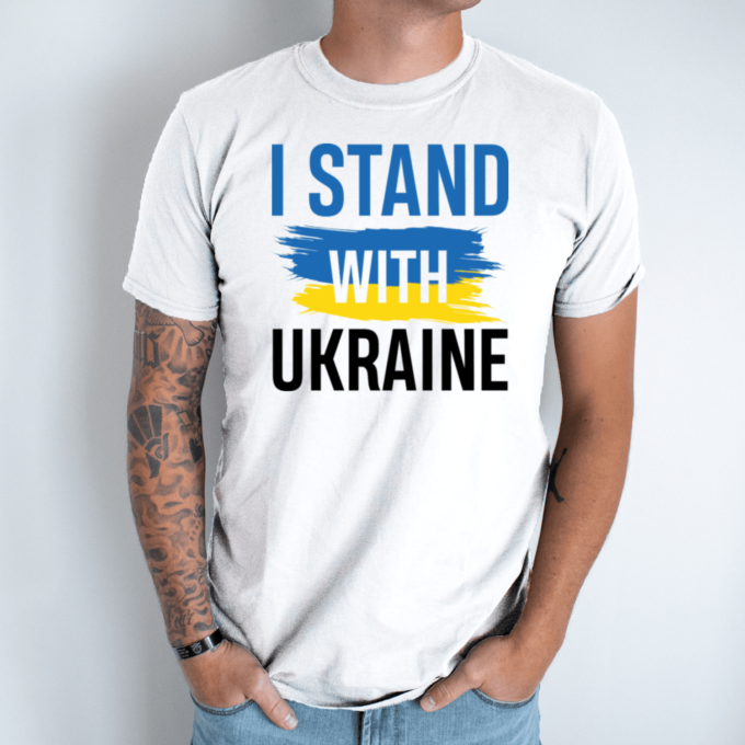 balta-vyriski-marskineliai-stand-with-ukraine