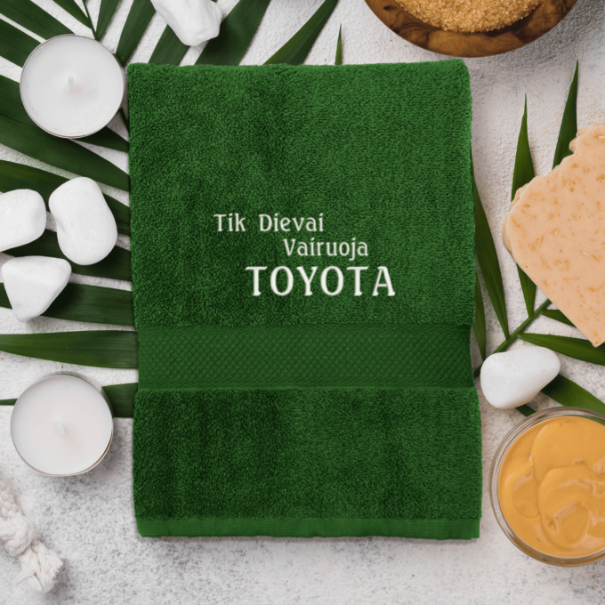 dark-green-ranksluostis-toyota