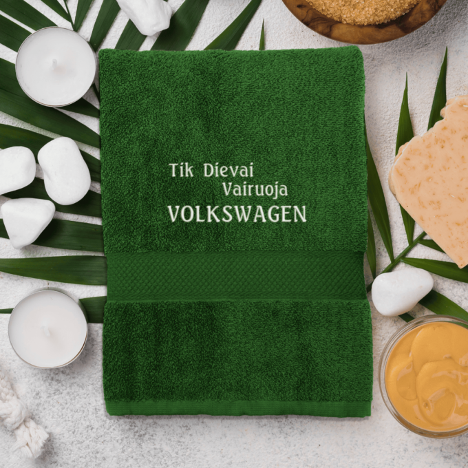 dark-green-ranksluostis-wolkswagen