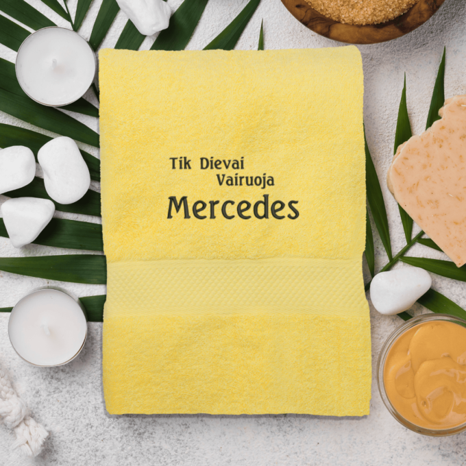 yellow-ranksluostis-mercedes-2