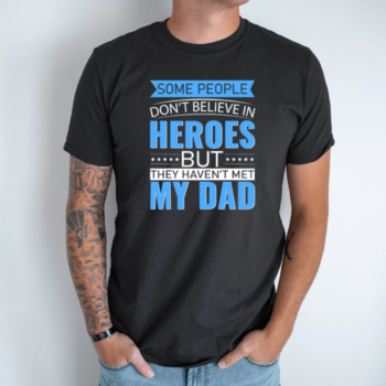 Unisex marškinėliai su spauda „Tėtis herojus“