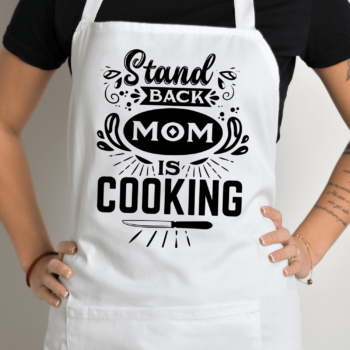 Balta prijuostė su spauda „Mom Cooking“