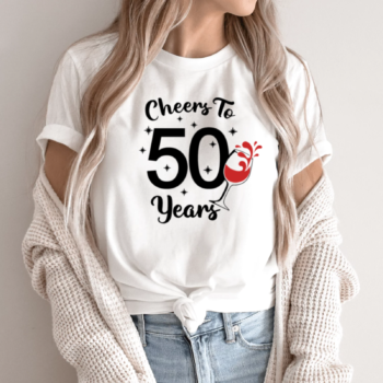 Unisex marškinėliai su spauda „Cheers to 50 Years“