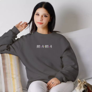 Unisex džemperis su spauda „m-a-m-a“