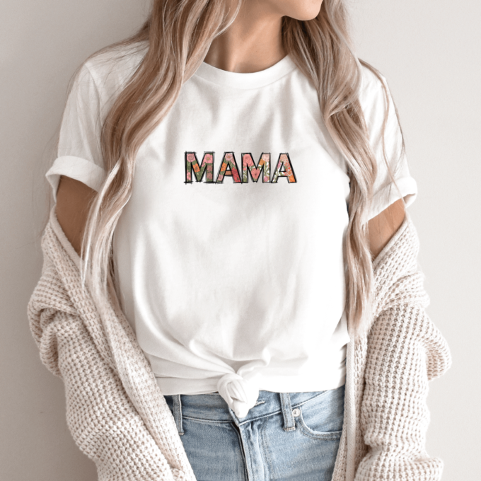 Unisex marškinėliai su spauda „Gėlėta Mama“ - Image 2