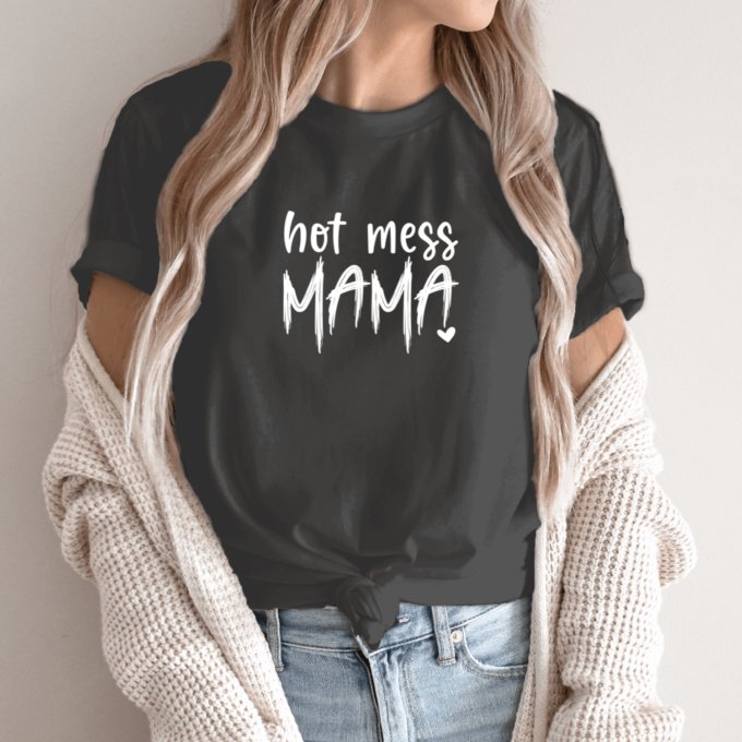 Unisex marškinėliai su spauda „Hot mess mama“ - Image 6