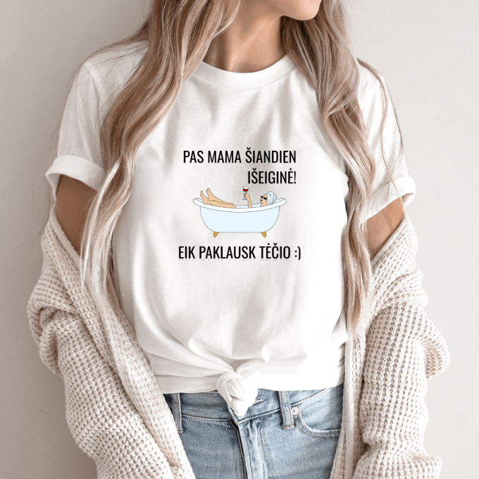 Unisex marškinėliai su spauda „Pas mama šiandien išeiginė“ - Image 2