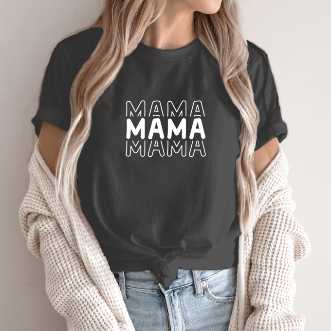 Unisex marškinėliai su spauda „MAMA“ - Image 6