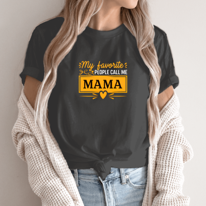 Unisex marškinėliai su spauda „Favorite mama“ - Image 5