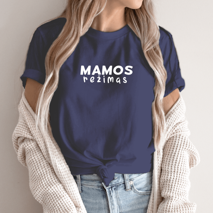 Unisex marškinėliai su spauda „Mamos režimas“