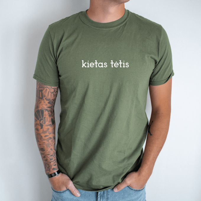 Unisex marškinėliai su spauda „Kietas tėtis“ - Image 2