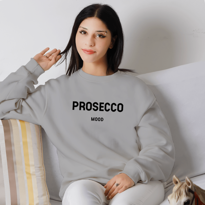 Unisex džemperis su spauda „Prosecco Mood“ be kapišono - Image 5